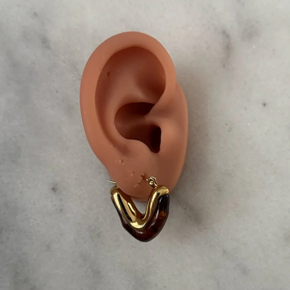 Gold Brown Turtle Resin Vintage Style Triangle Geometric Hoop Earrings - Picture 2 of 5